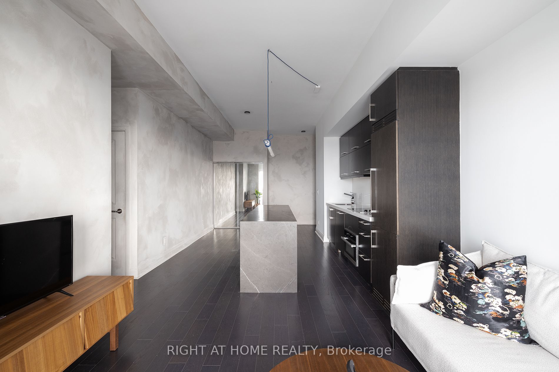 1080 Bay St 5203