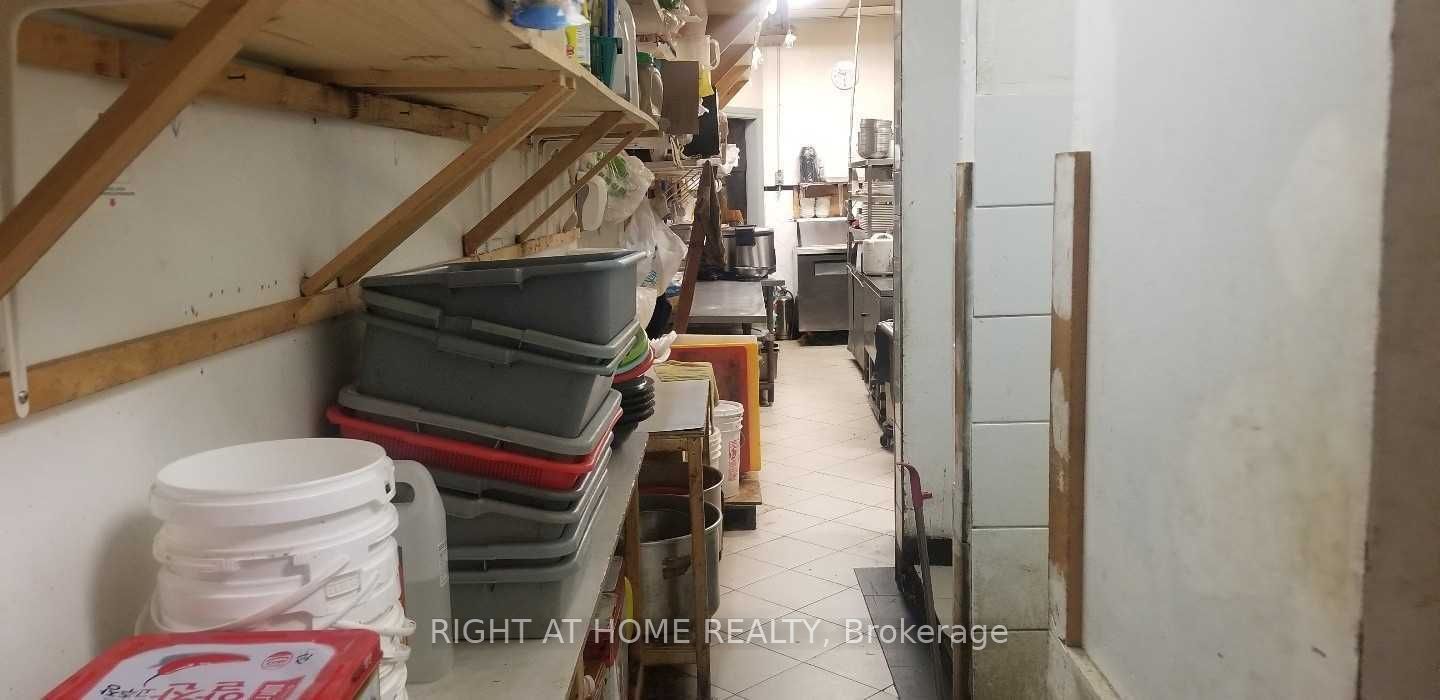 1170 W Burnhamthorpe Rd 15