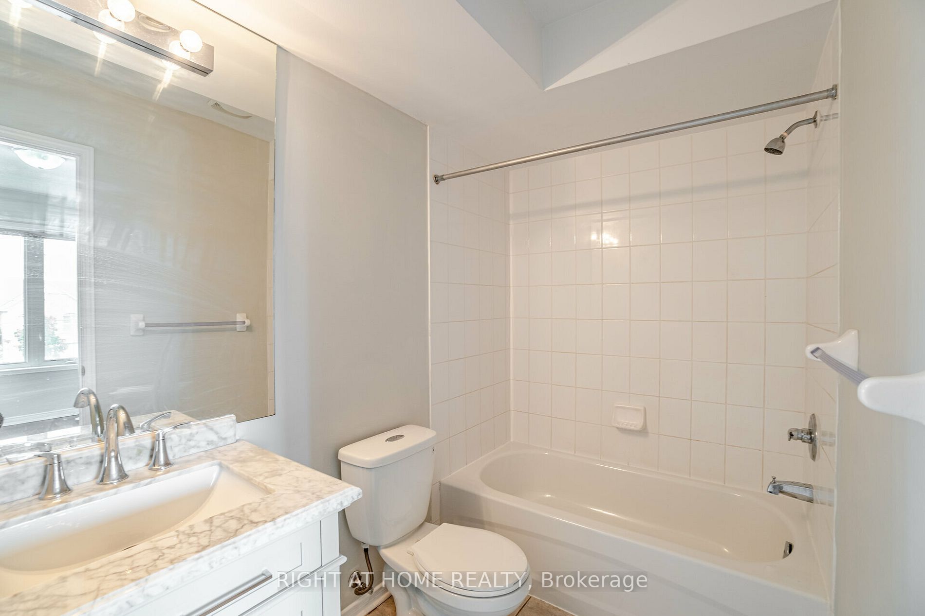 60 Fairwood Circ 45