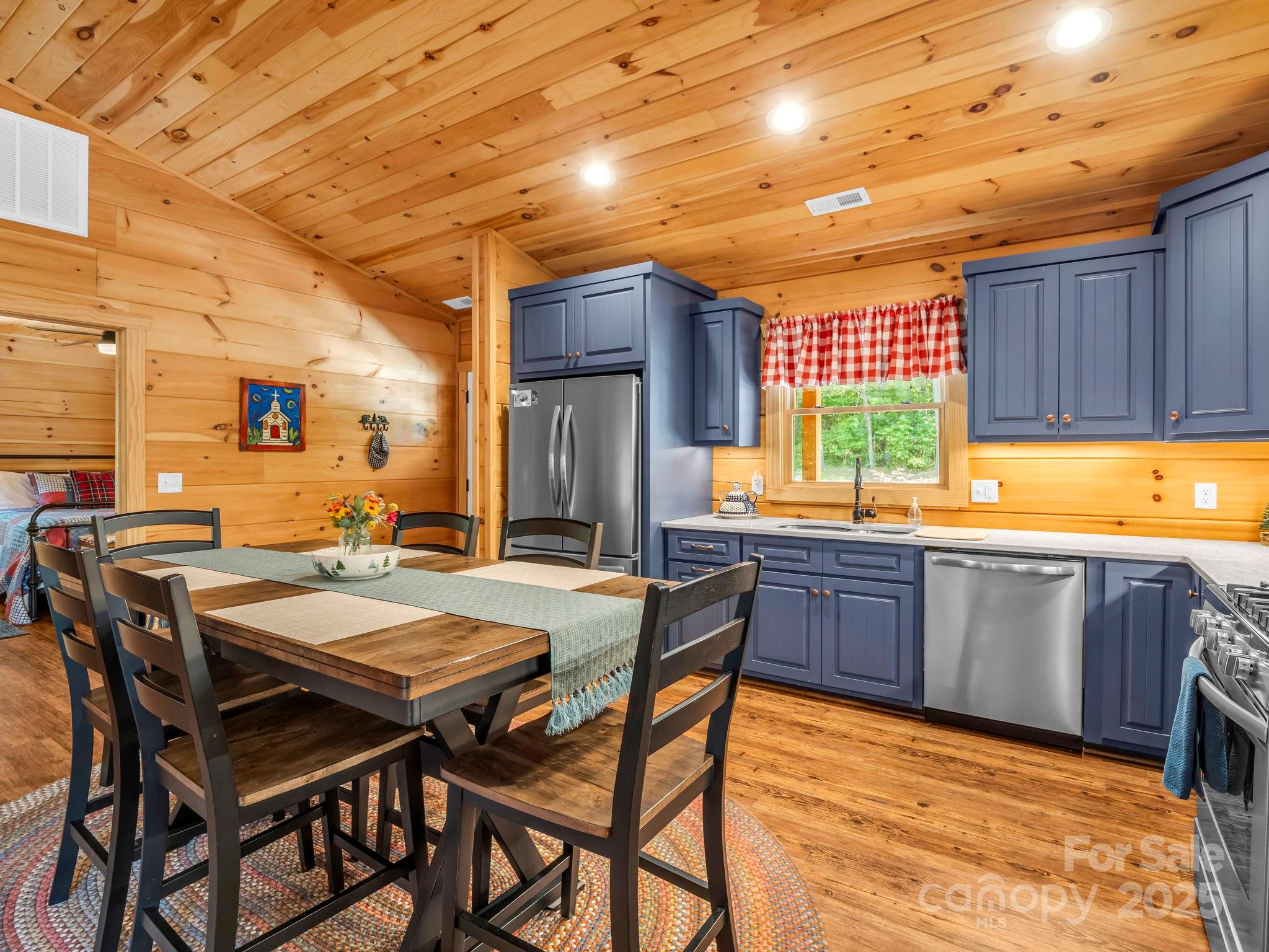6022 Low Country Road