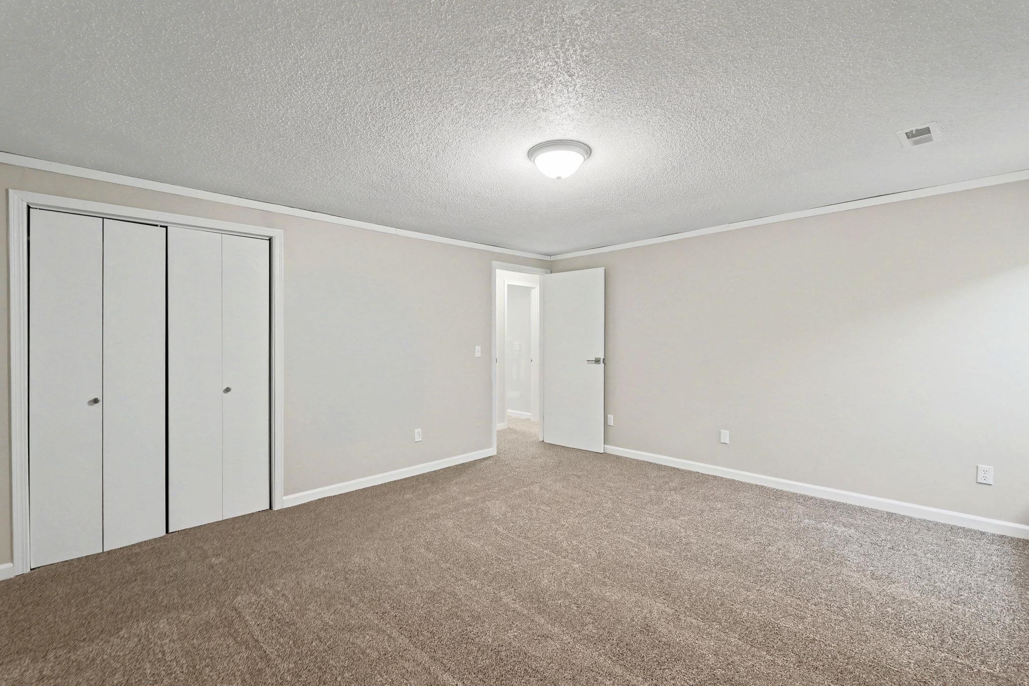 1813 N Pine Grove St