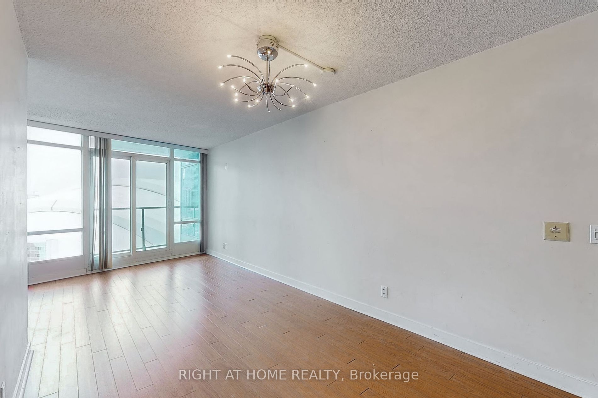373 W Front St 2808