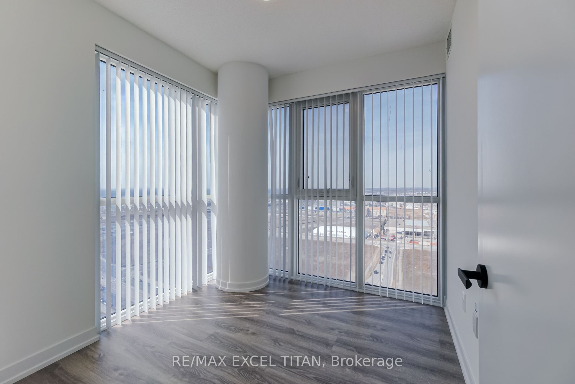 195 Commerce St 2911