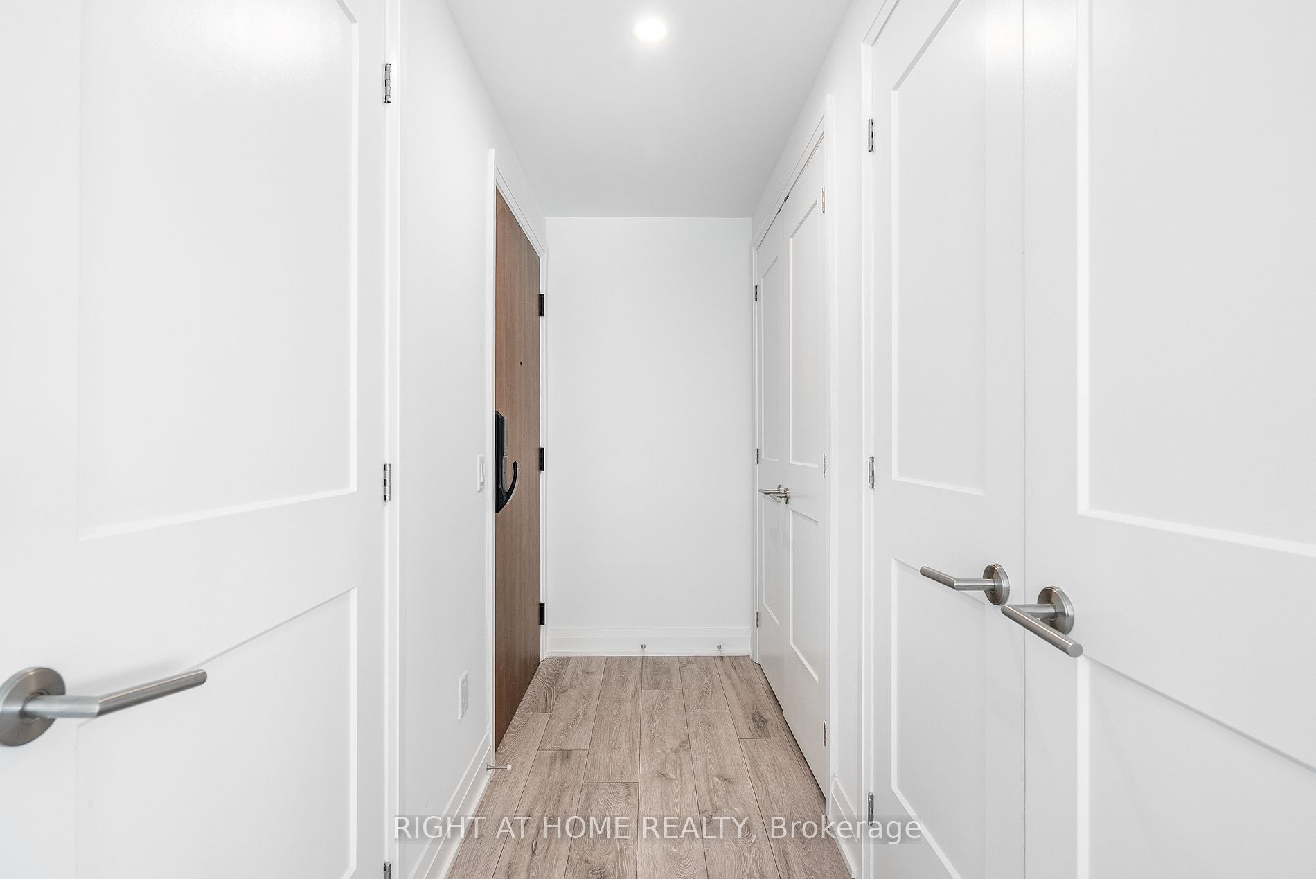21 E Park St 802
