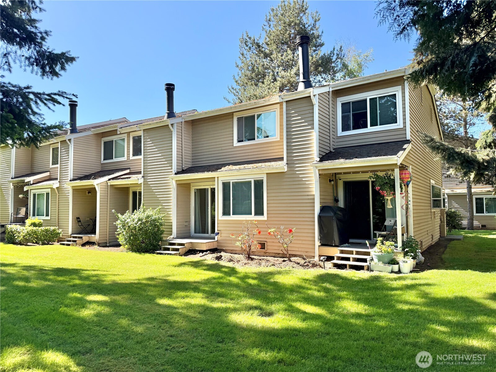 Welcome to this updated townhome in the Hudson Ridge community, nestled near the Des Moines waterfront. The main floor features an updated Kitchen with stainless steel appliances, granite counters and eating space. Spacious living room with cozy wood burning fireplace, dining space, and half bath. Upstairs you will find the primary bedroom with walk in closet, private vanity & access to full bath/laundry room. A generously sized second bedroom offers flexibility for guests, a home office, or whatever suits your lifestyle. Step outside to your private deck and enjoy tranquil, park-like views making it the perfect place to unwind. Community amenities include a clubhouse, fitness center, outdoor pool and 2 assigned parking spaces (covered & uncovered). Located near Highline College, Salt Water State Park, public transportation & amenities. Easy access to I-5 just 5 minutes away and 15 minutes to SeaTac Airport.