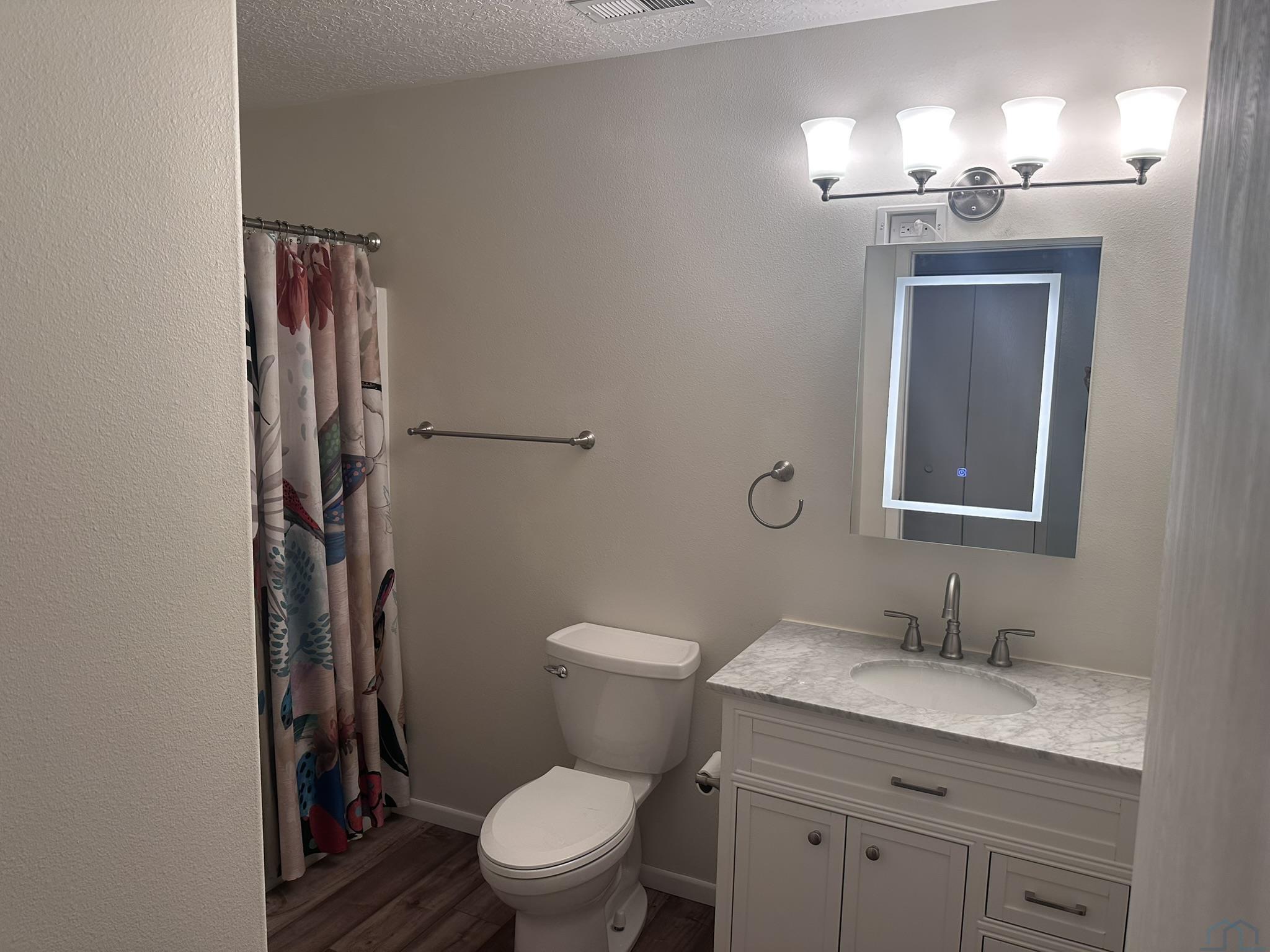 1100 Meadow View 2