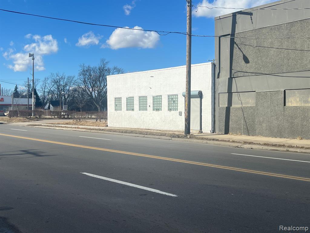 521 E 7 Mile Road