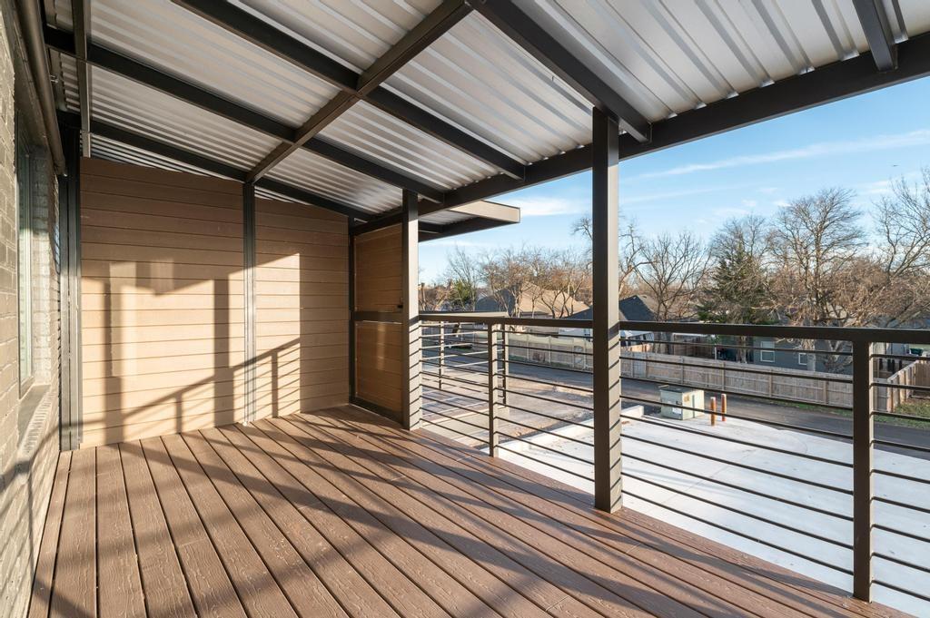 330 W Lamar Street 202