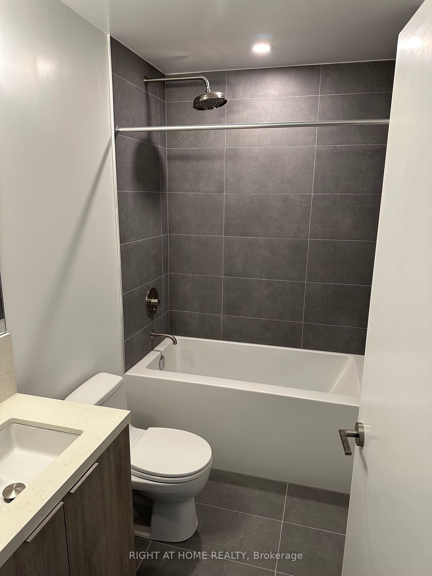 2020 Bathurst St 738