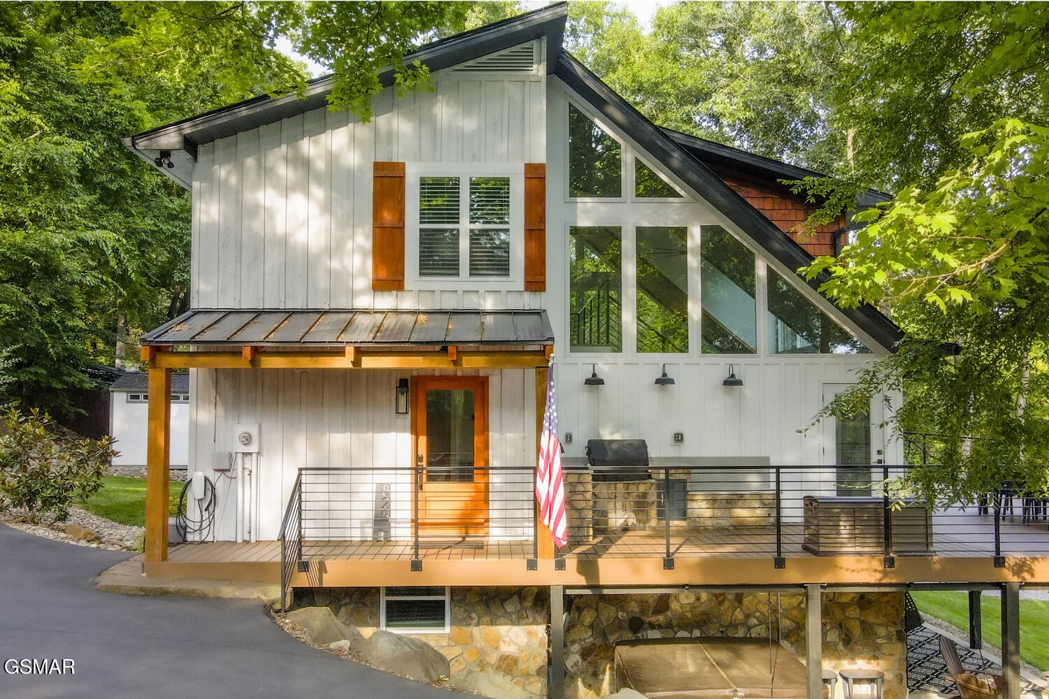 825 Plainview Drive