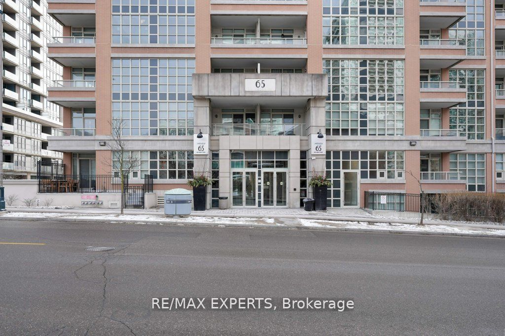 65 E Liberty St 818