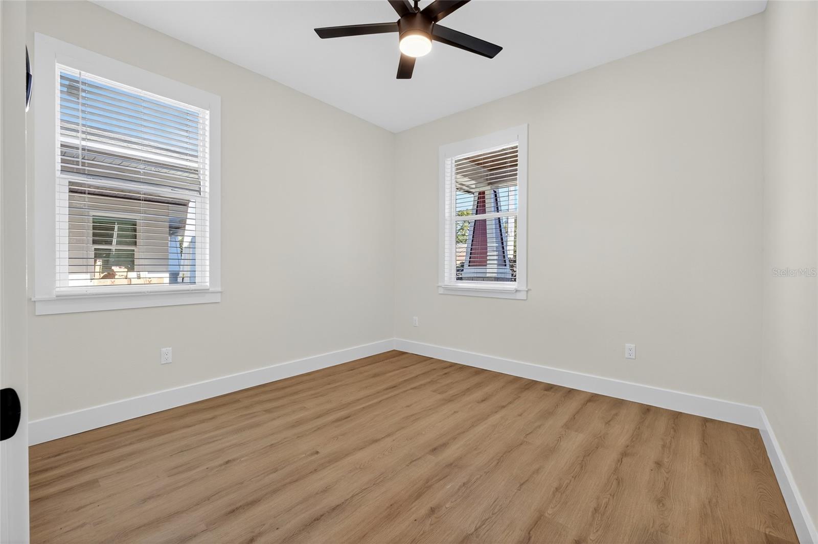 1515 E Knollwood Street