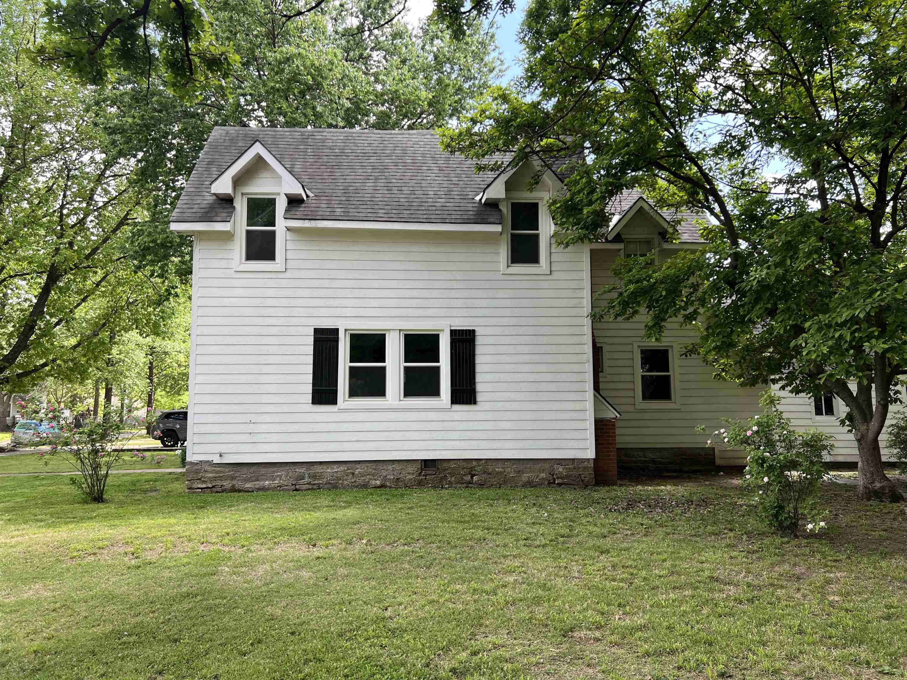 1103 Mansfield