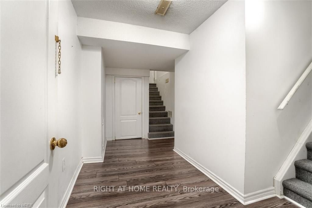 3020 Hawktail Cres