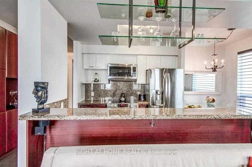 38 Lee Centre Dr Ph307