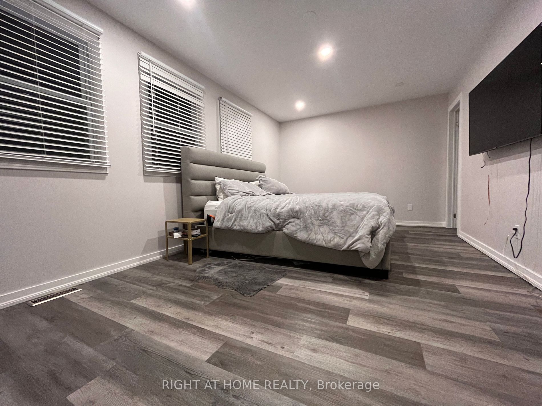 70 Fairmeadow Pl Upper