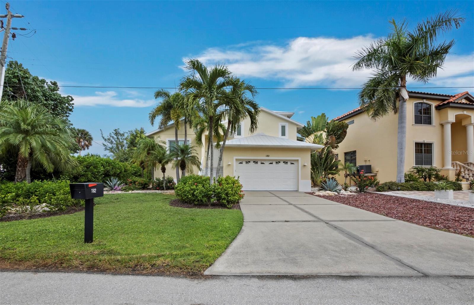 182 Island Circle, Sarasota, FL