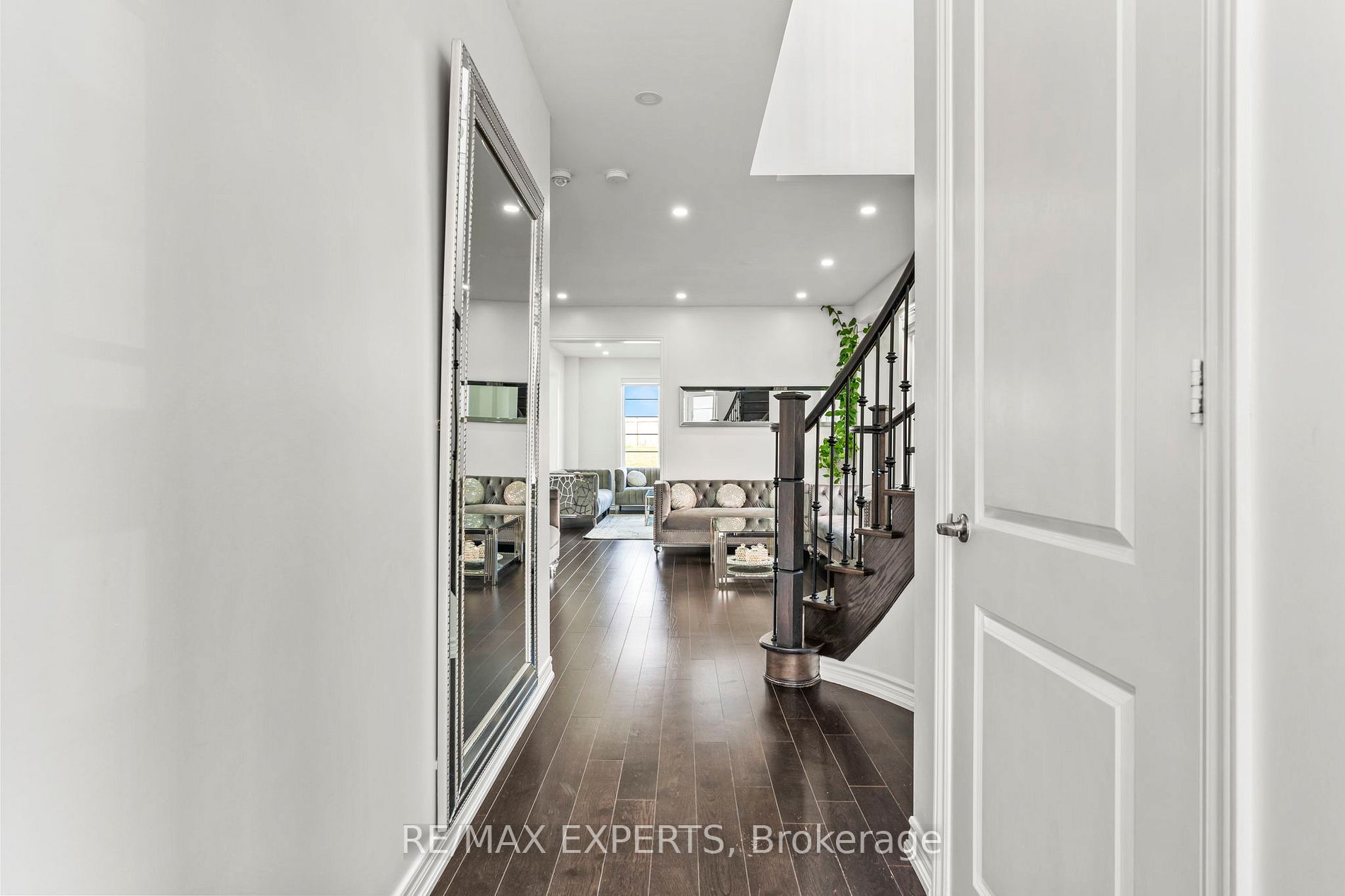 324 W Windfields Farm Dr