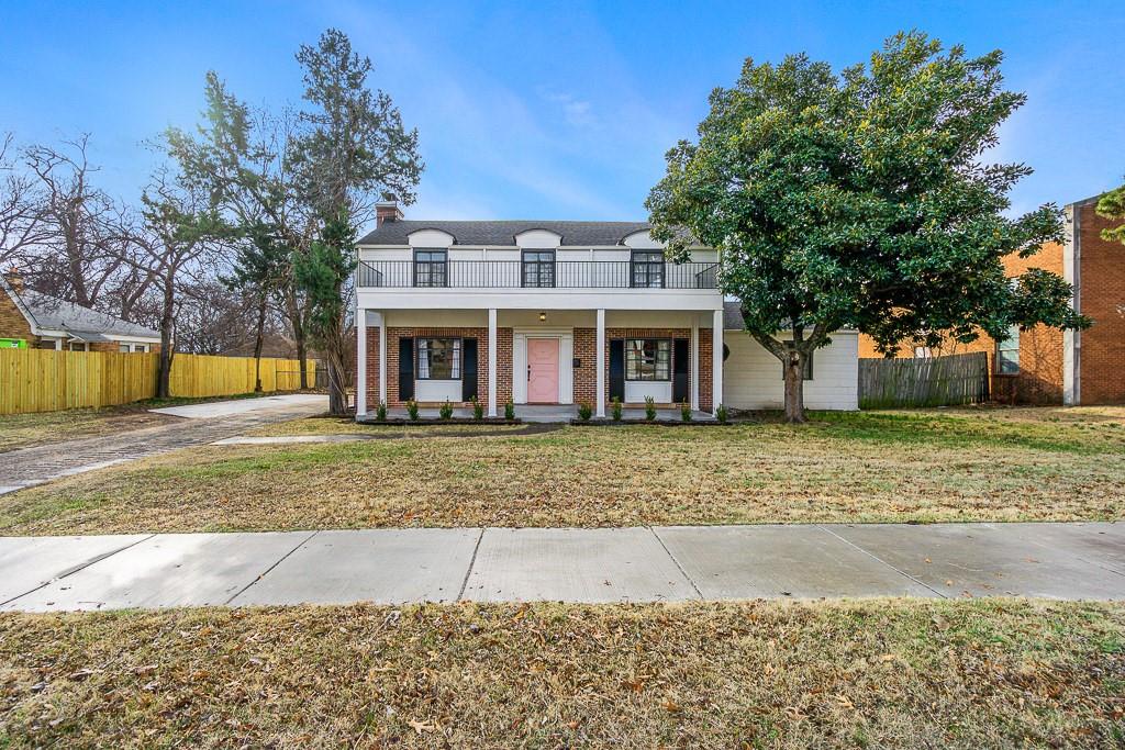 3359 SF · 4 Bed · 4 Bath · Detached Garage
Including 700 SF of finished basement, this extensively remodeled 2020 home offers over 3,300 square feet of living space. The layout features spacious bedrooms, modernized baths, and updated finishes throughout, paired with the flexibility of a detached garage