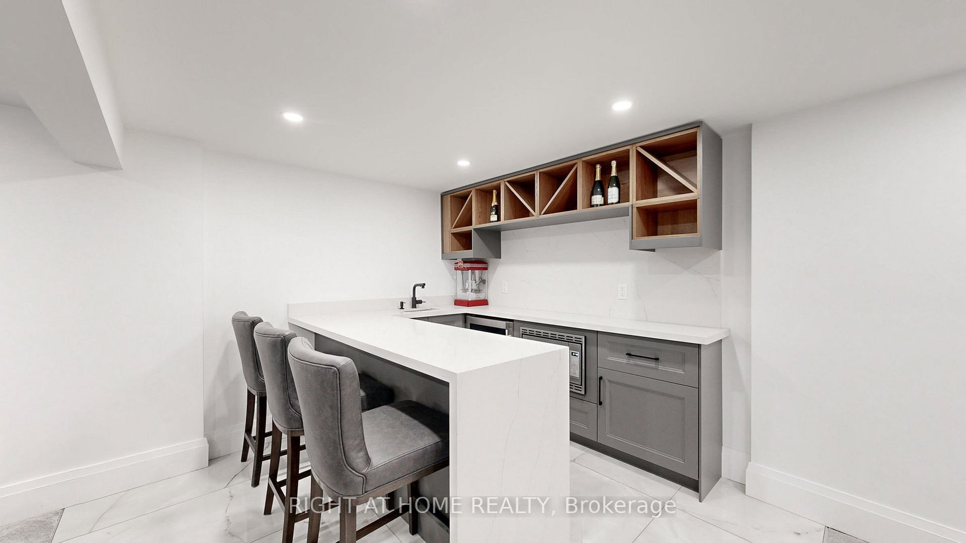 36 Littlewood Cres