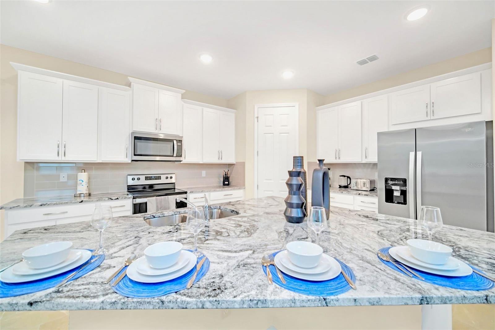 1959 Tropical Palms Circle