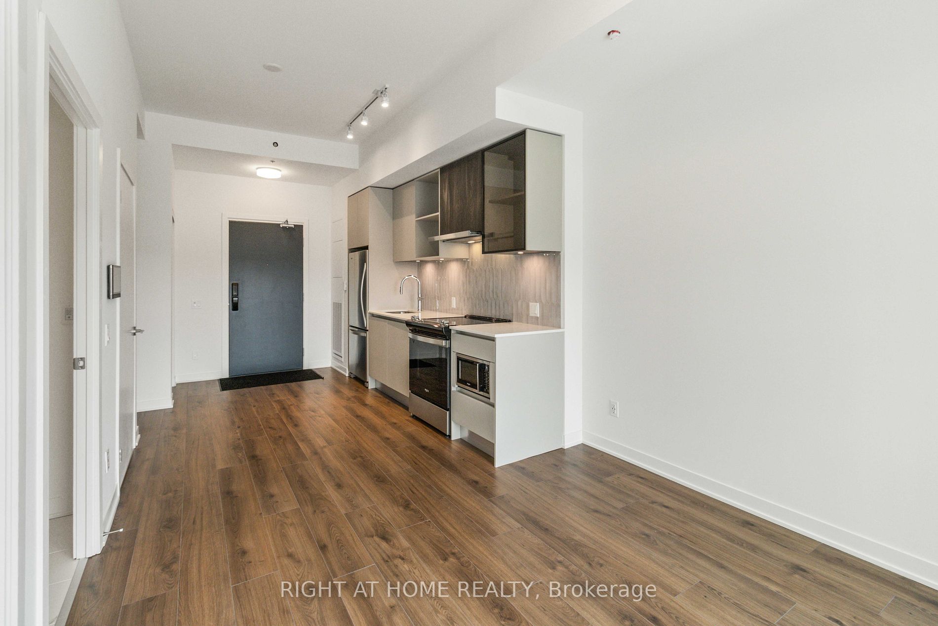 405 W Dundas St 532