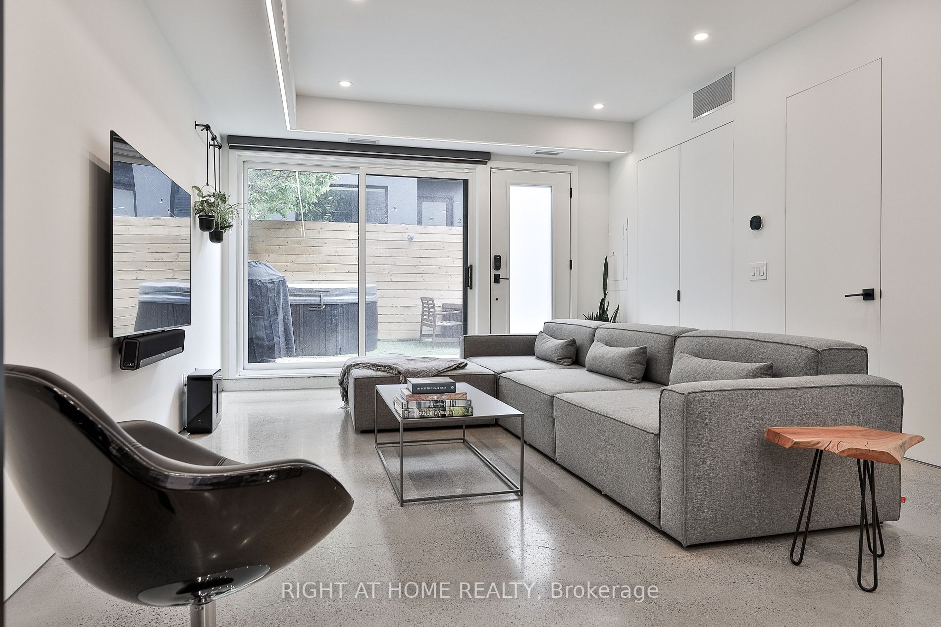 74 Dovercourt Rd Laneway