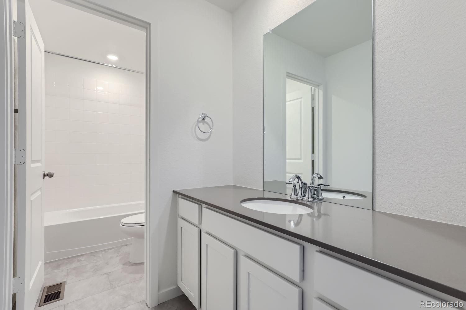 3914 N Picadilly Court