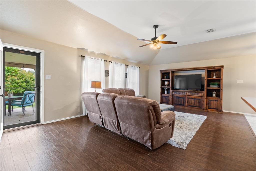 1252 Sweetwater Drive