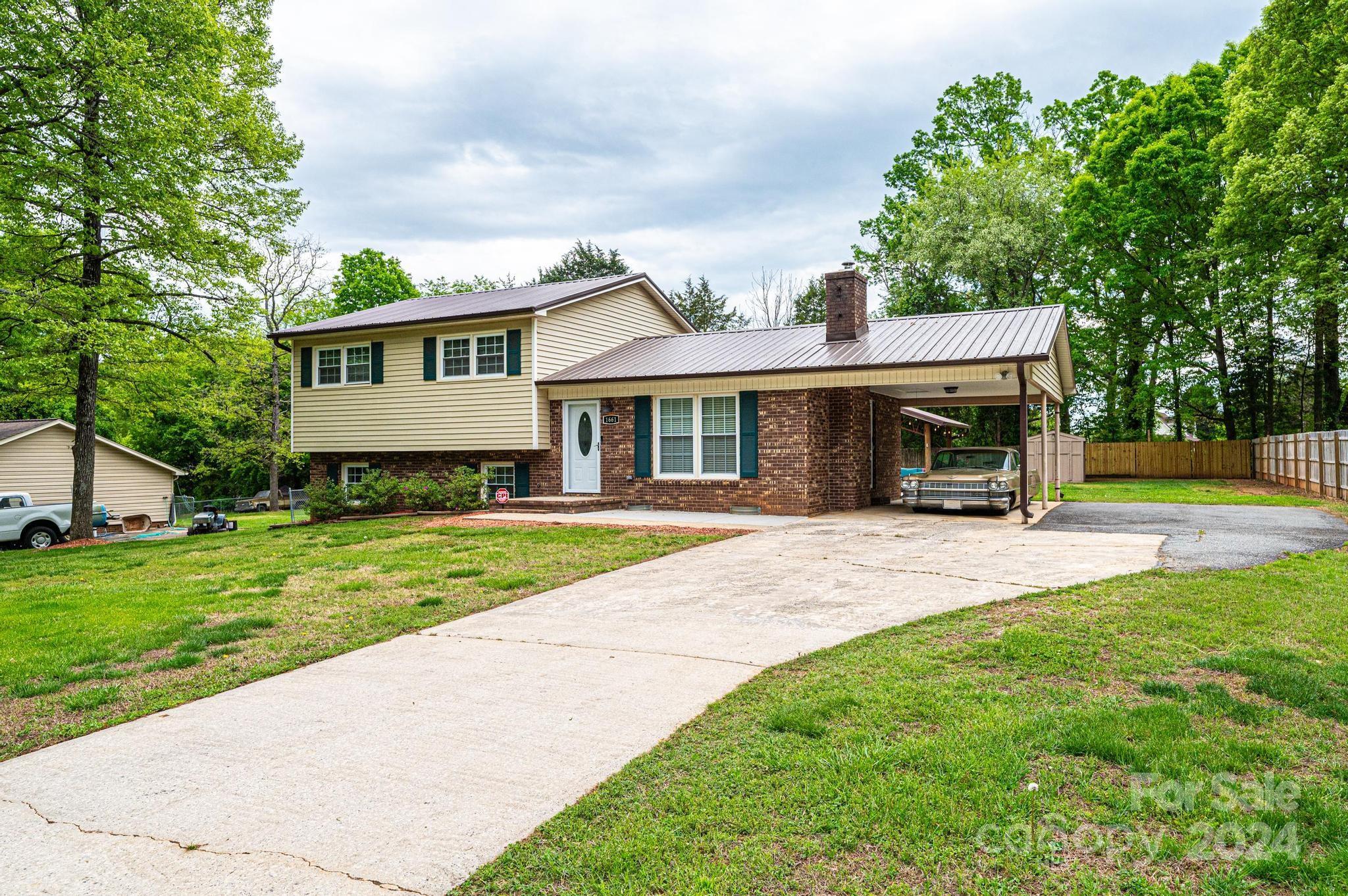 1661 Tanglewood Drive