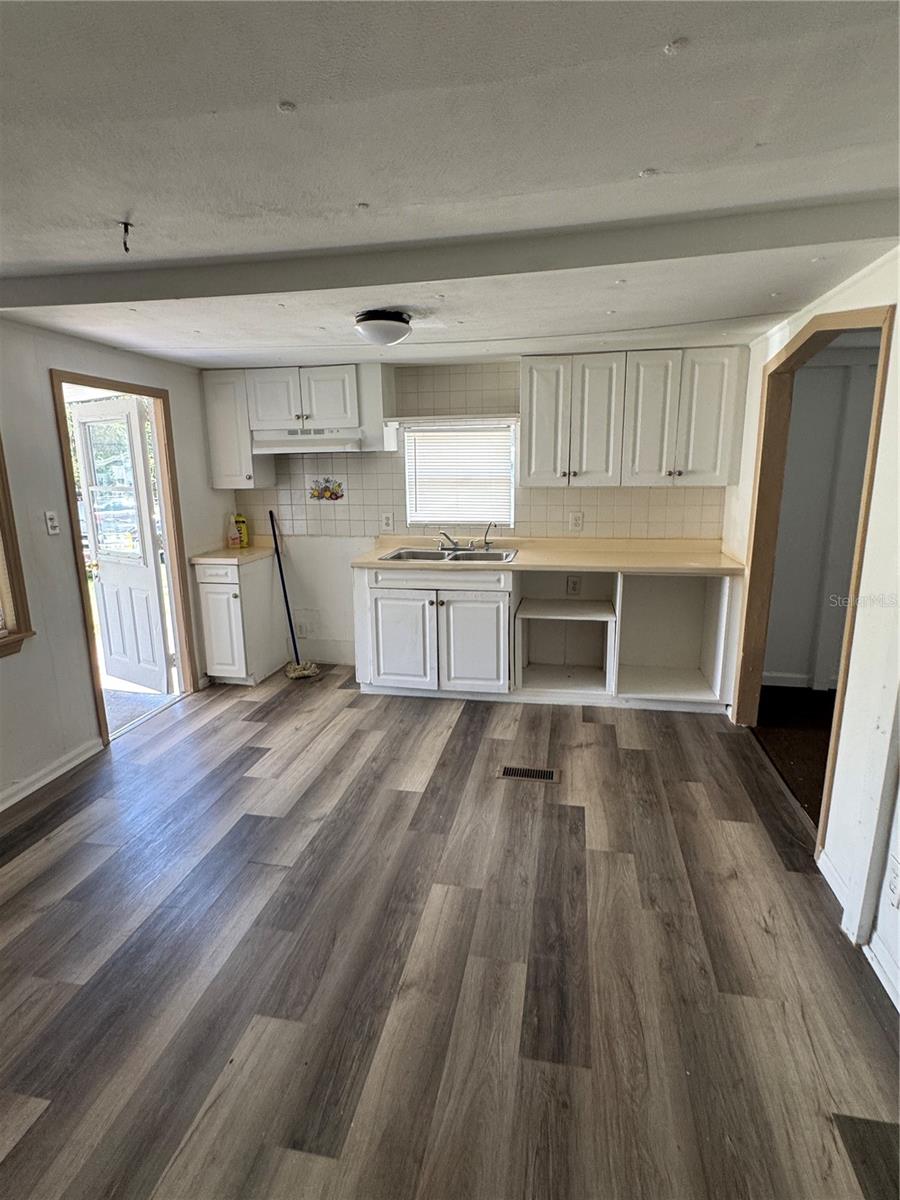 2115 Bailey Road