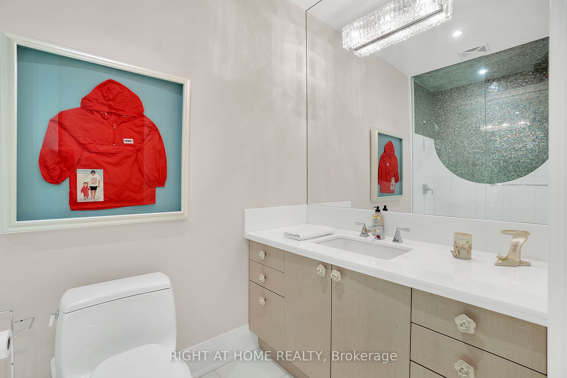 100 Yorkville Ave 301