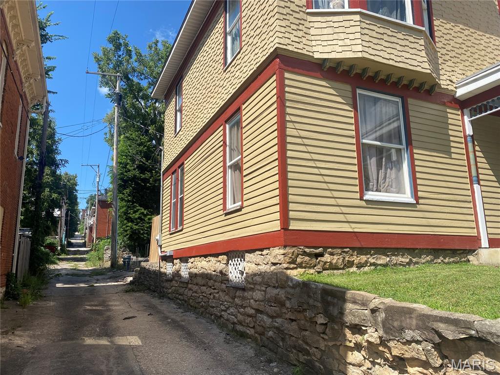 608-610 Center Street