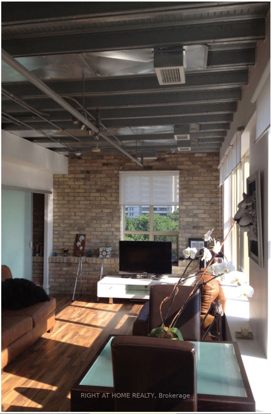 736 E Dundas St 501