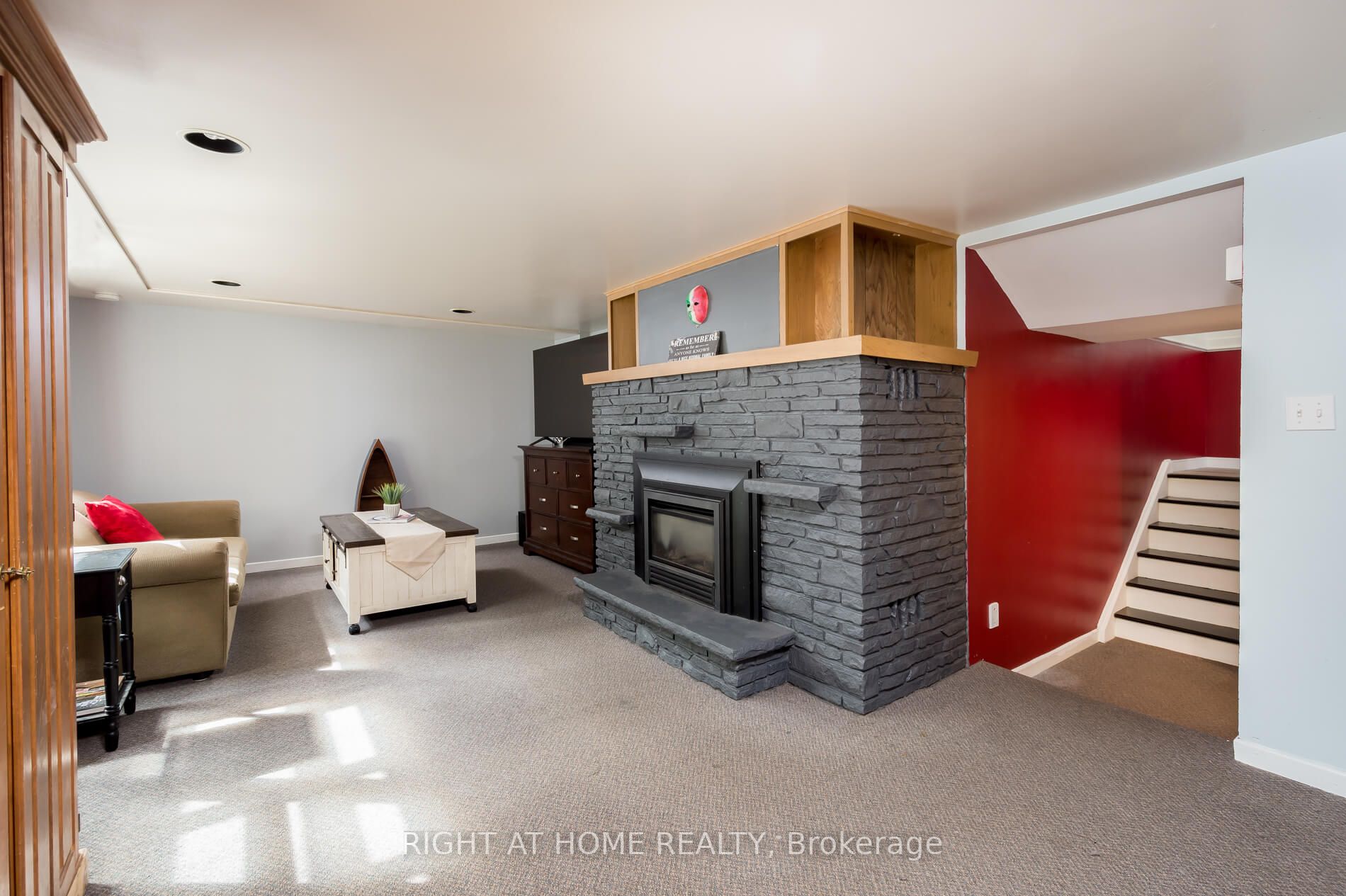 870 Third St