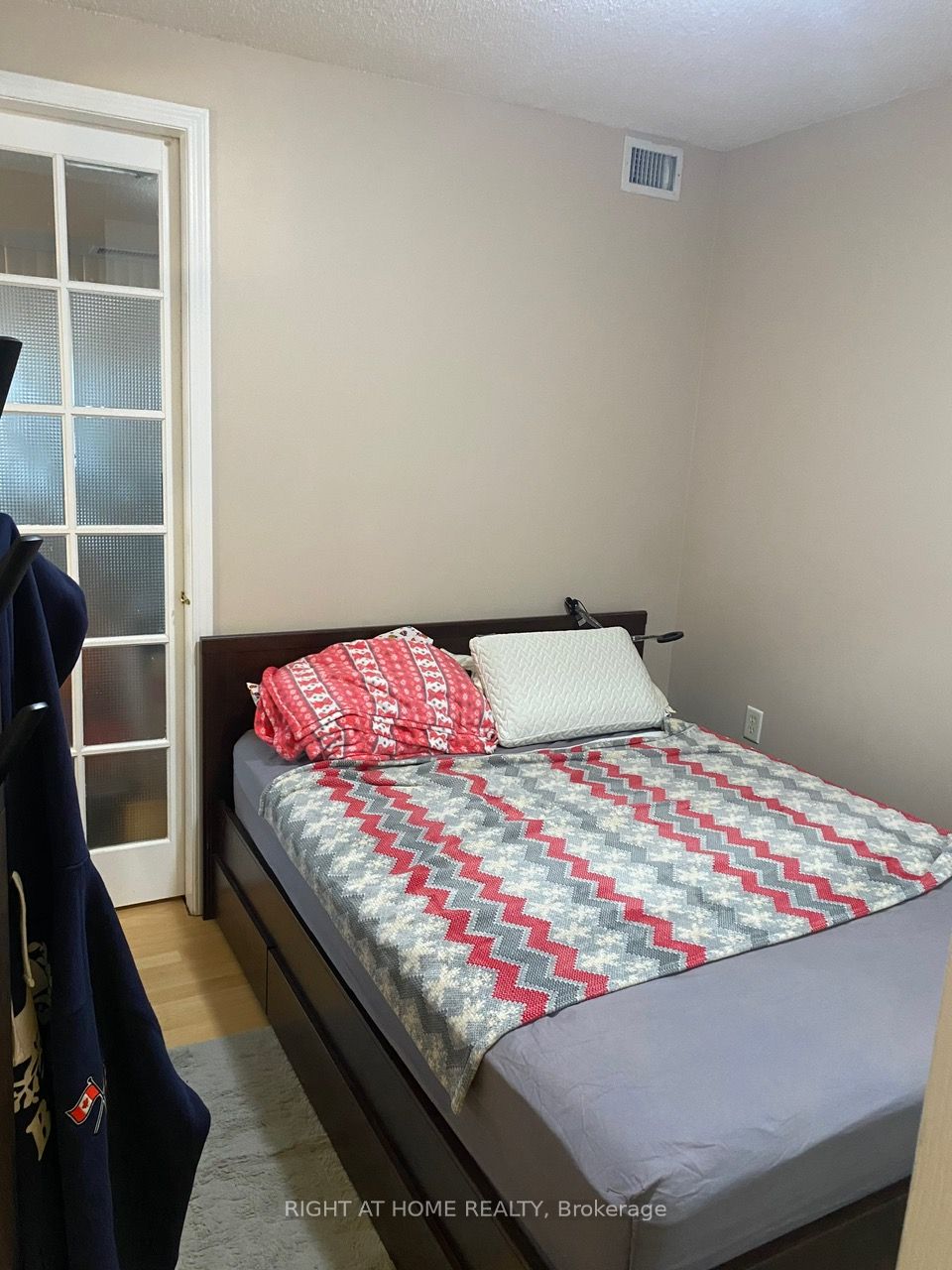 200 E Burnhamthorpe Rd 1504