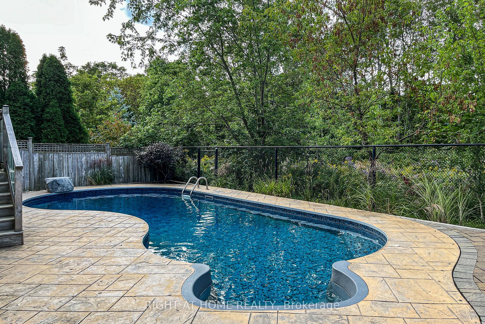 10 Little Rouge Circ