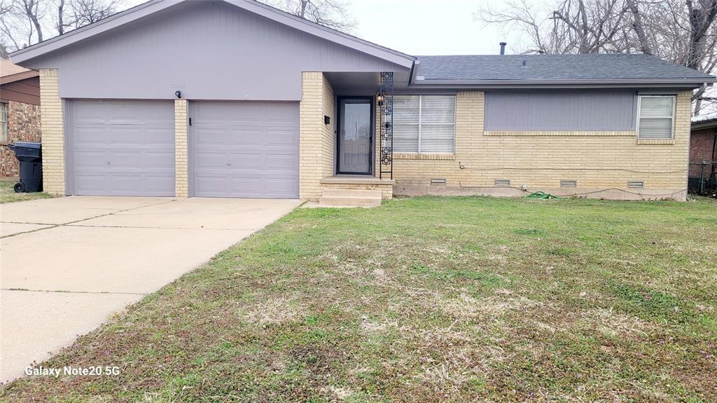Move in ready! Great location, Minutes from I-240 and restaurants/shopping centers!  Check out this 3bed/1bath that has been well maintained. Original hardwood floors, paint and updated tile in the last 2 years. Roof, ac, and water heater also replaced in the last 3 years! This house,
 has a good-sized backyard and 2 2-car garage! The rent is $ 1,100, and the security Deposit is $ 1,100. Pets are allowed with landlord approval. There is a $30 monthly pet fee per pet. The application fee is $40 per adult.