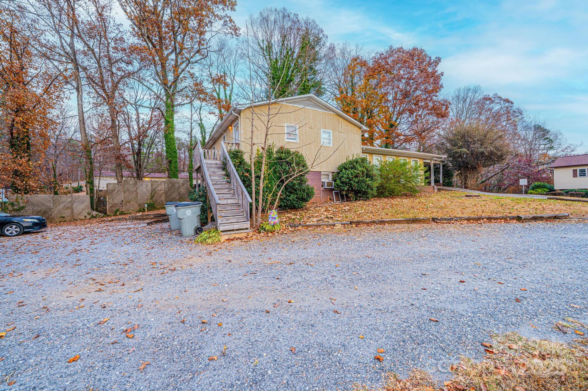 711 Meredith Court SW