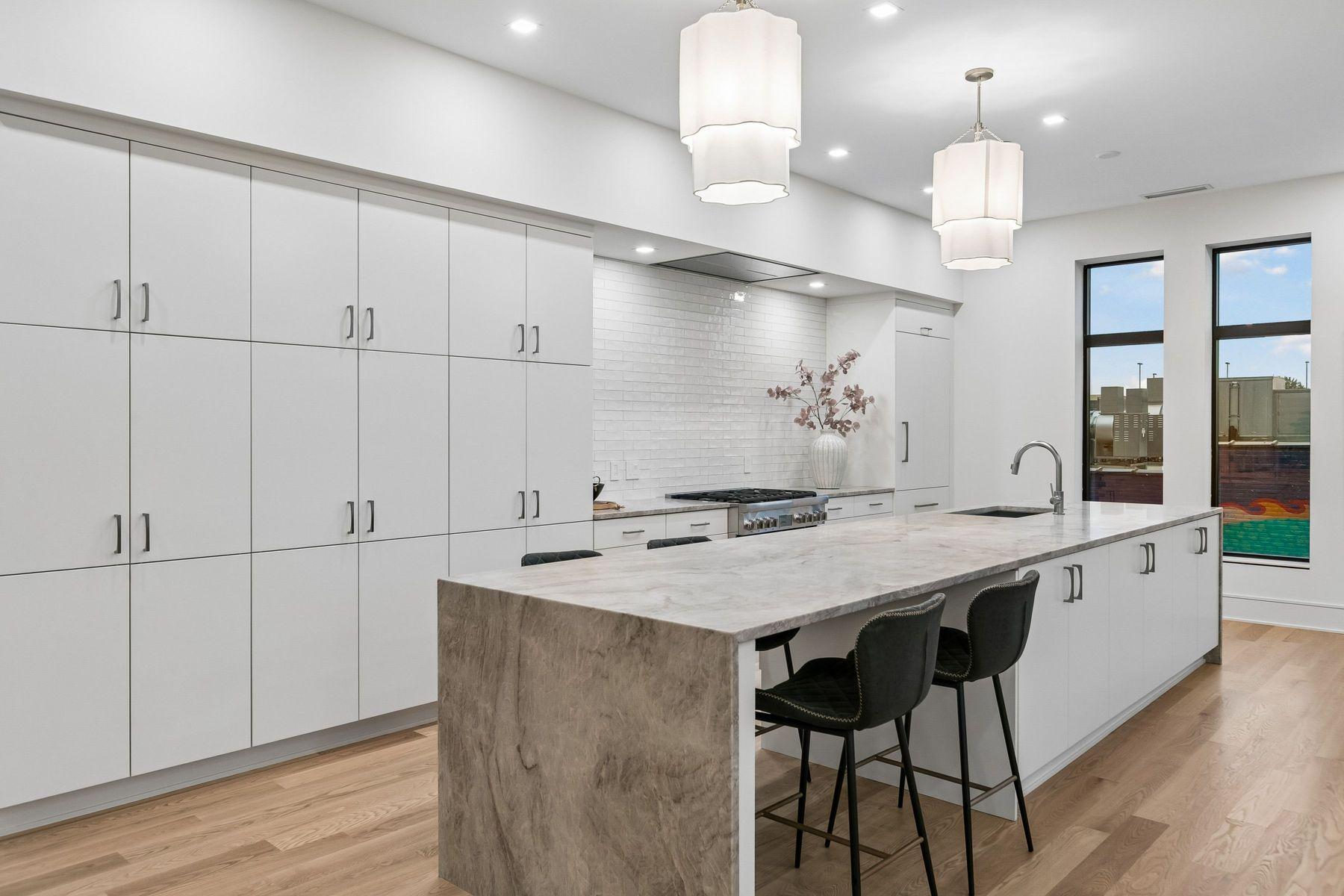 3041 Holmes Avenue S 302