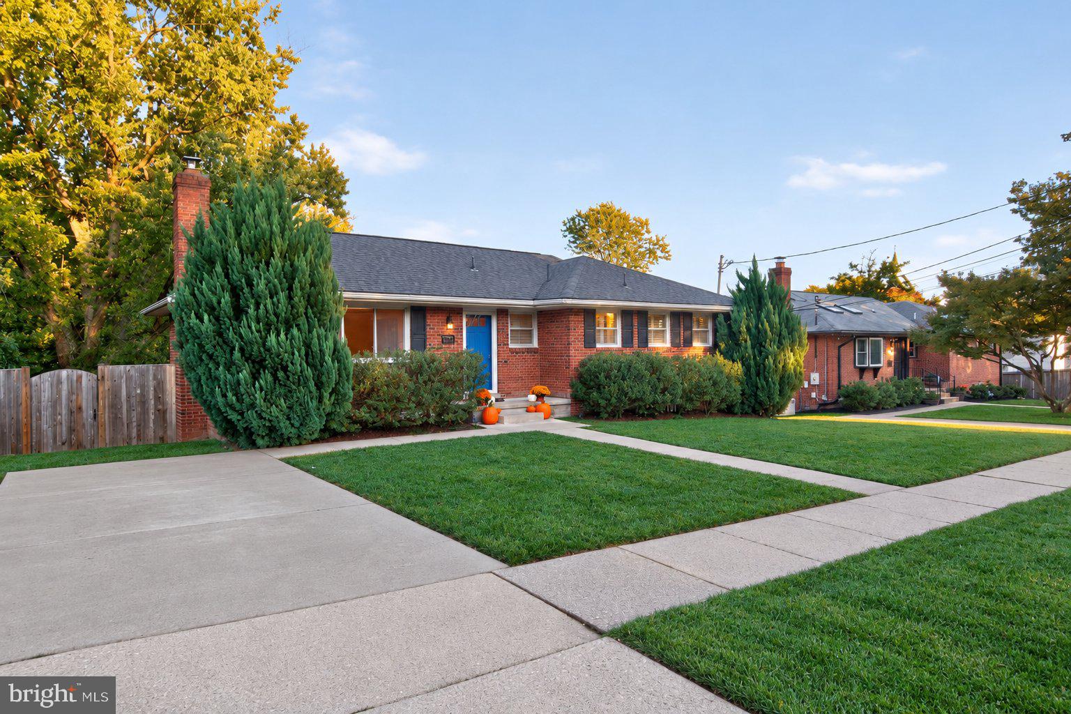 2305 Peggy Lane