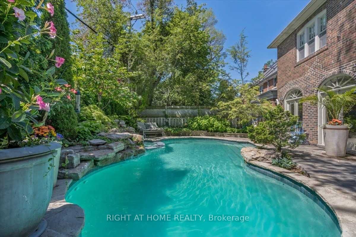 17 Silverwood Ave