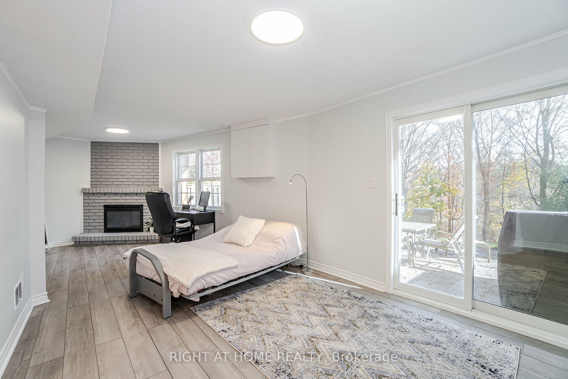 2120 E Rathburn Rd 72