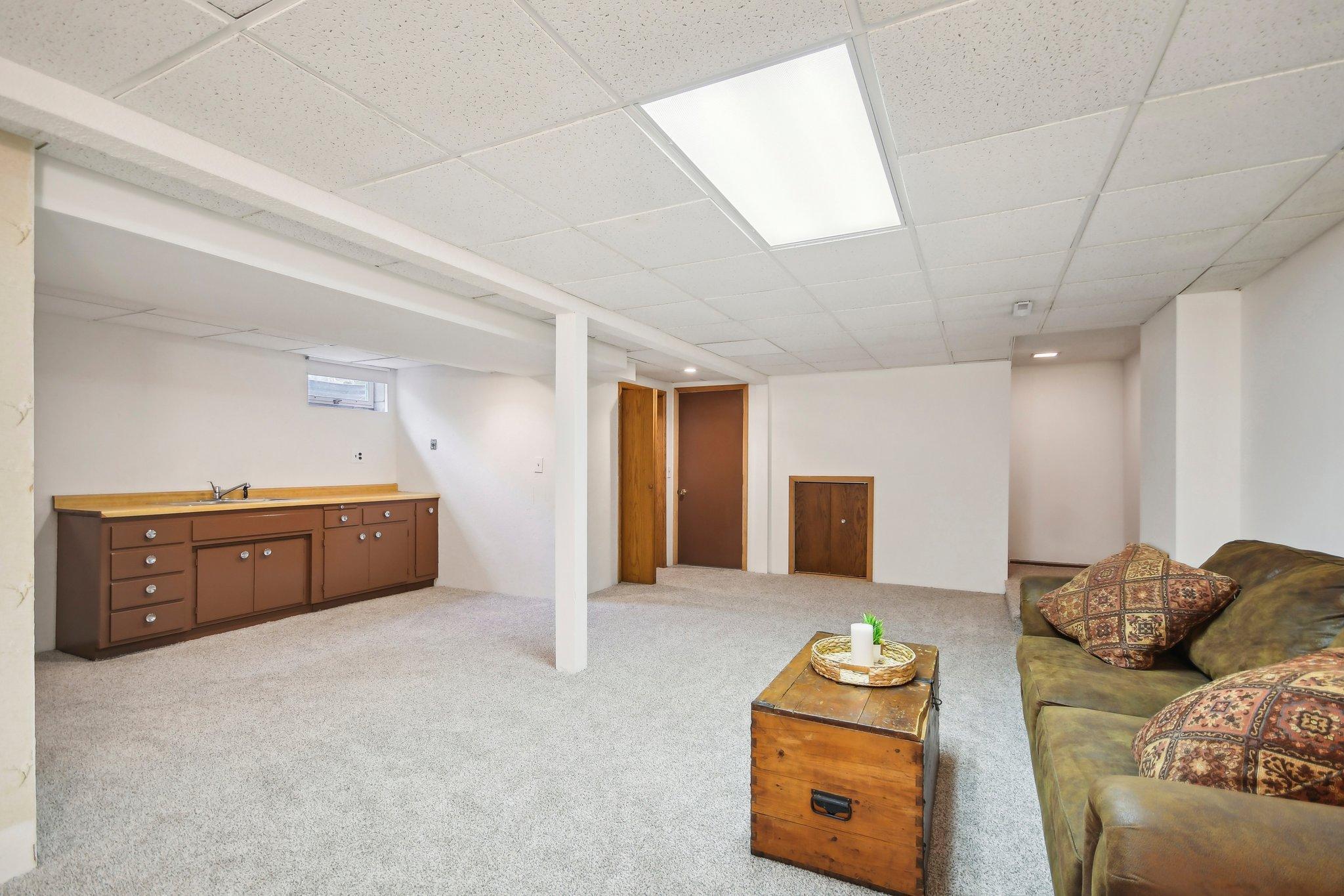 5445 Lakeview Avenue