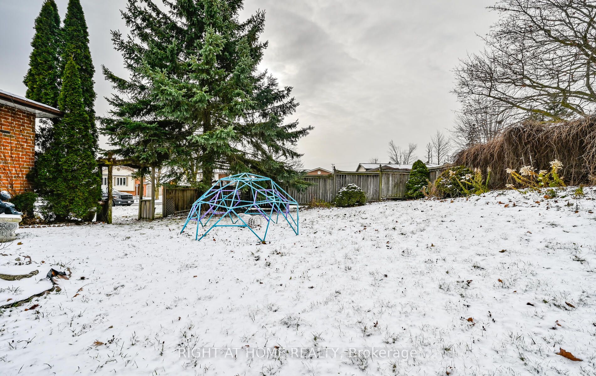 2 Ridgeview Dr