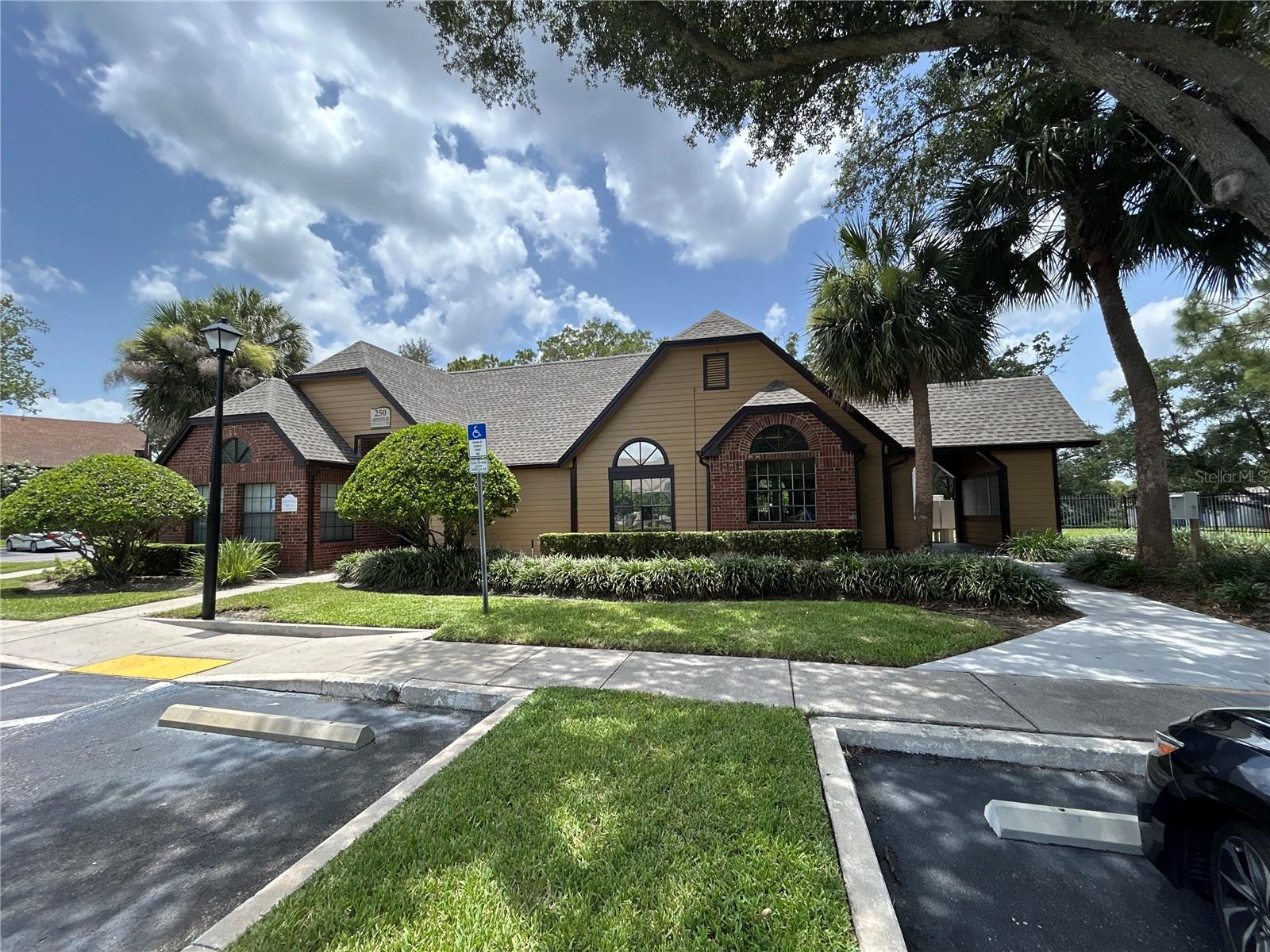 380 Lakepointe Drive 202
