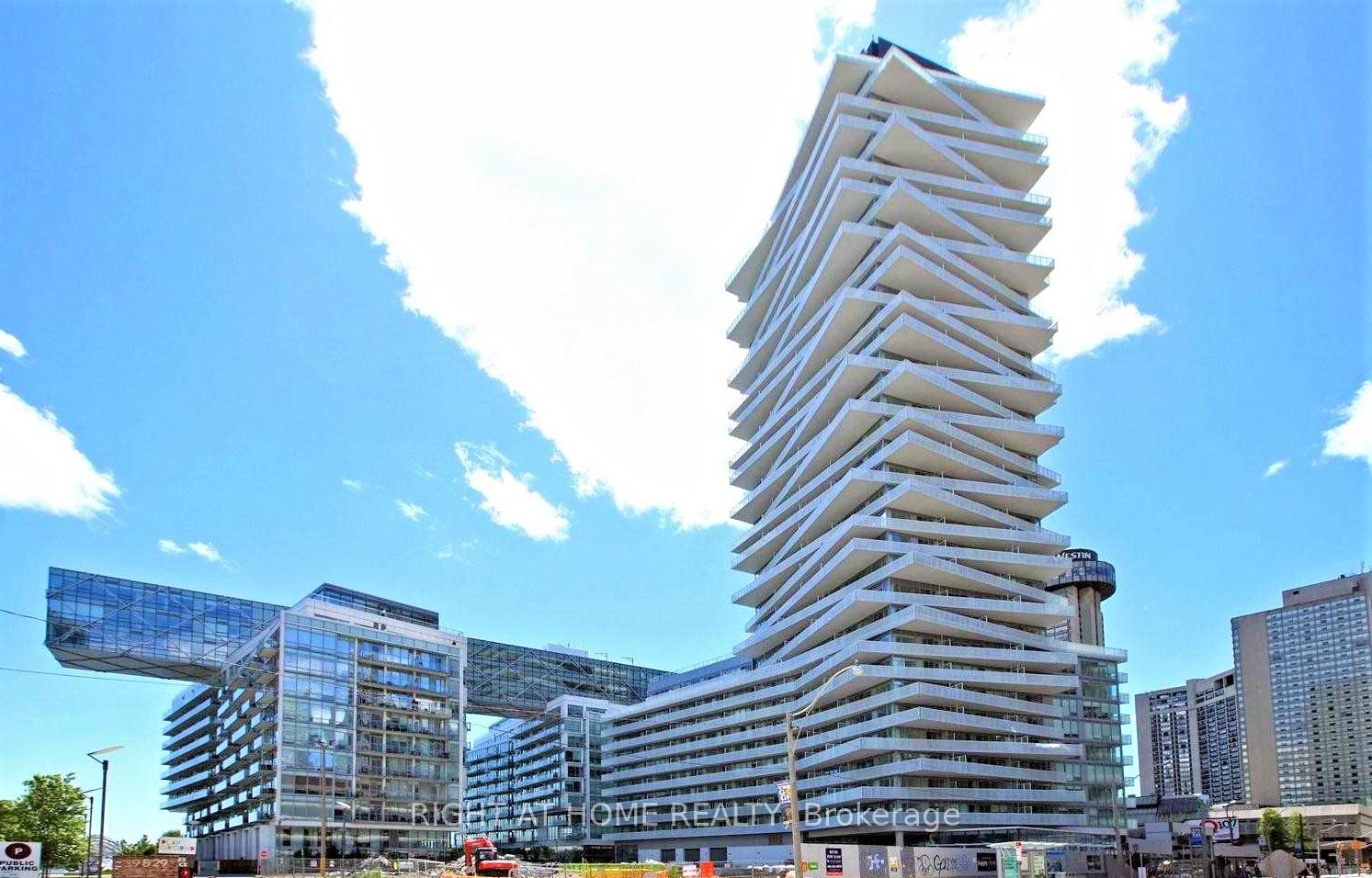 15 E Queens Quay 704