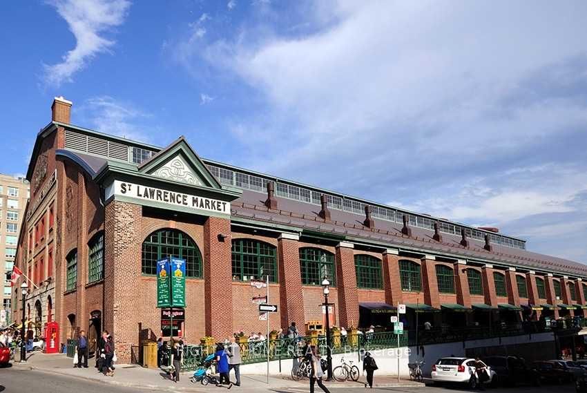 15 E Queens Quay 704