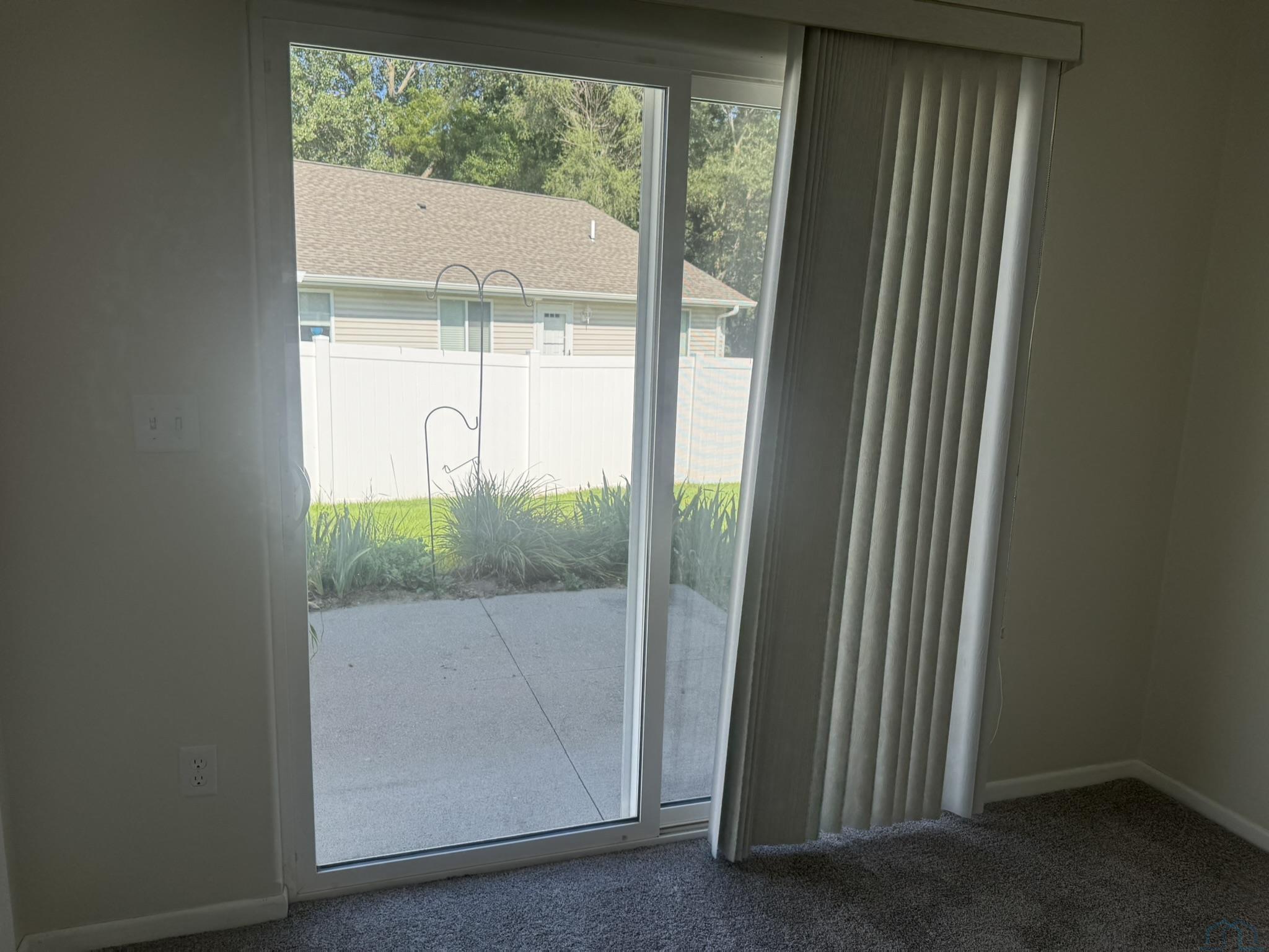 1100 Meadow View 2