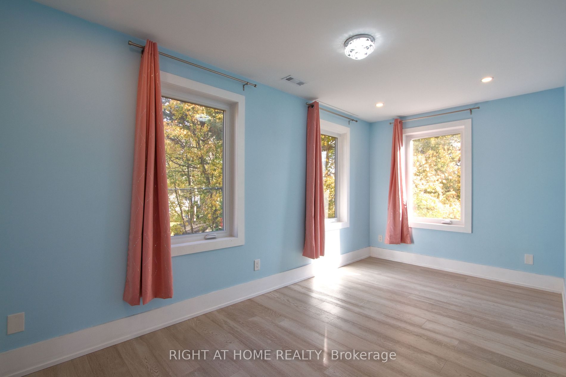 133 Roxborough Rd Main